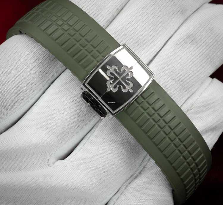 Patek Philippe Aquanaut Flyback Chronograph 18kt White Gold Green Dial 5968g-010 Complete