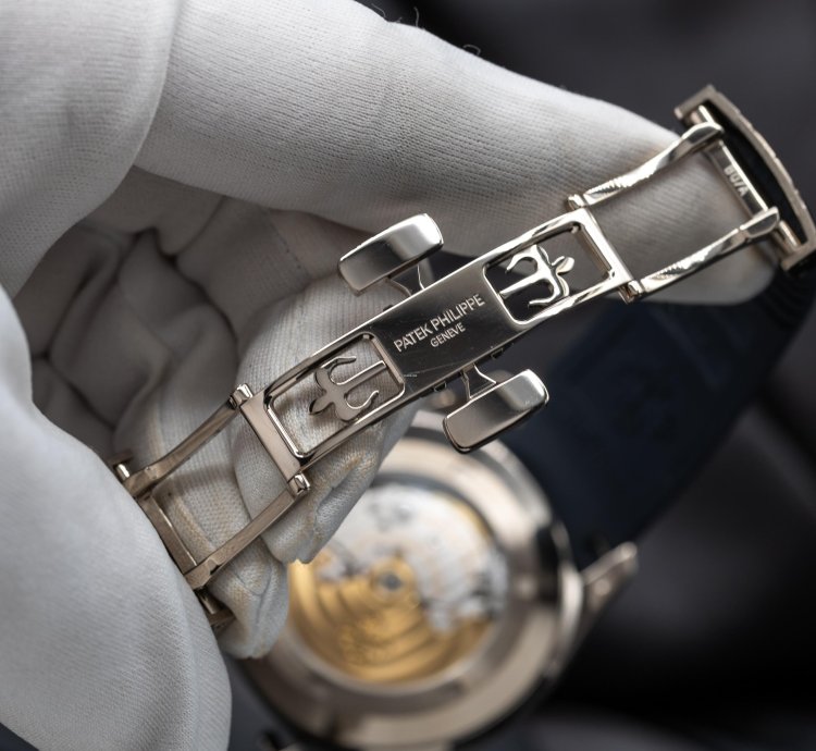 Patek Philippe Aquanaut Full Set 5168g-001 42 2mm White Gold Blue Dial