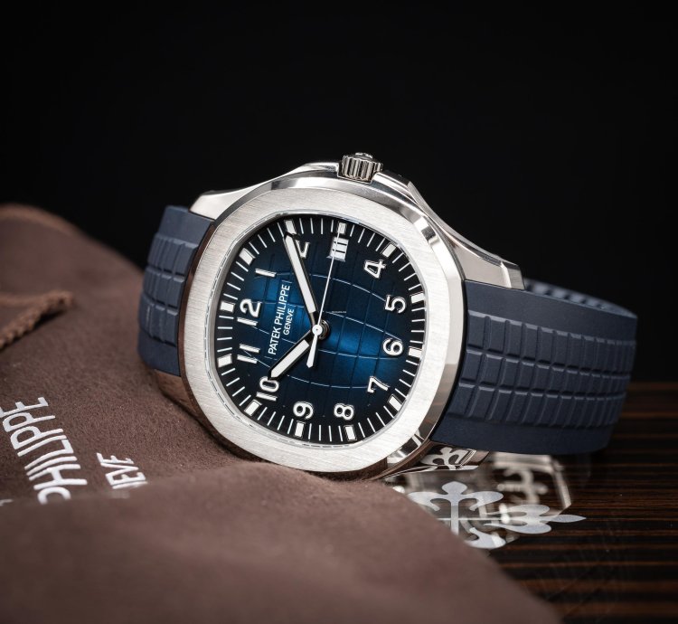 Patek Philippe Aquanaut Full Set 5168g-001 42 2mm White Gold Blue Dial