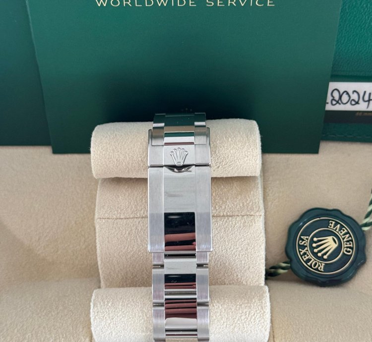 Rolex Daytona 126500ln Panda New New