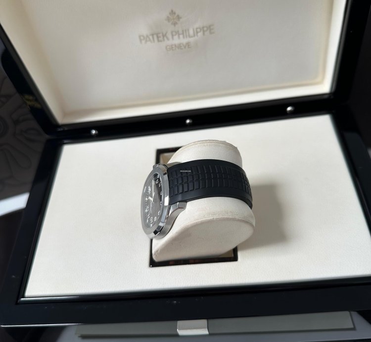 Patek Philippe Aquanaut Fullset 2009 Like New Eu