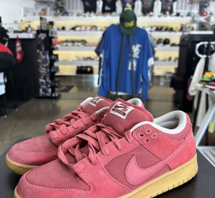 Nike Sb Dunk Low Adobe Sz 9 2023