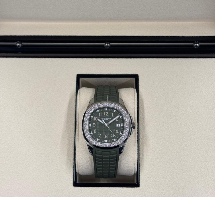 Patek Philippe Aquanaut Green Aquanaut Luce Diamond 2023 Full Set