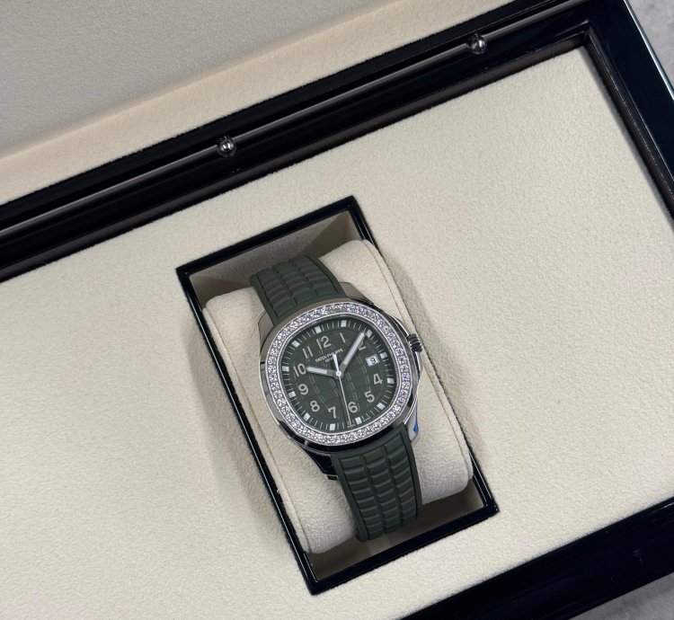 Patek Philippe Aquanaut Green Aquanaut Luce Diamond 2023 Full Set