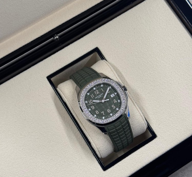 Patek Philippe Aquanaut Green Aquanaut Luce Diamond 2023 Full Set
