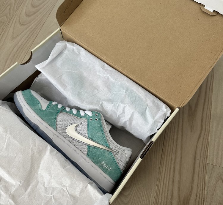Nike Sb Dunk Low April