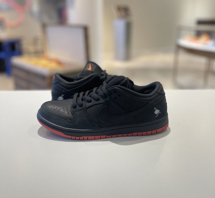 Nike Sb Dunk Low Black Pigeon