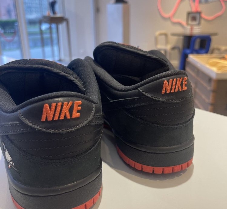 Nike Sb Dunk Low Black Pigeon
