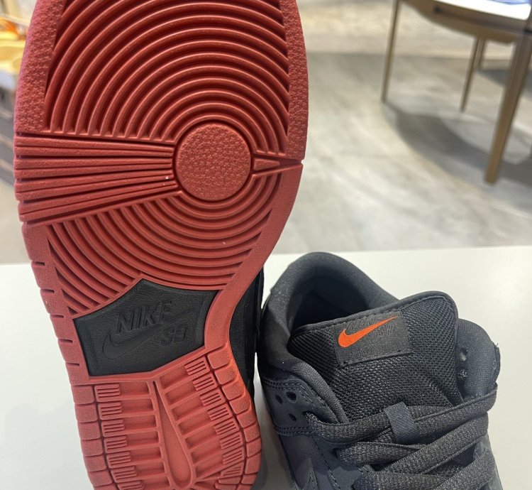 Nike Sb Dunk Low Black Pigeon