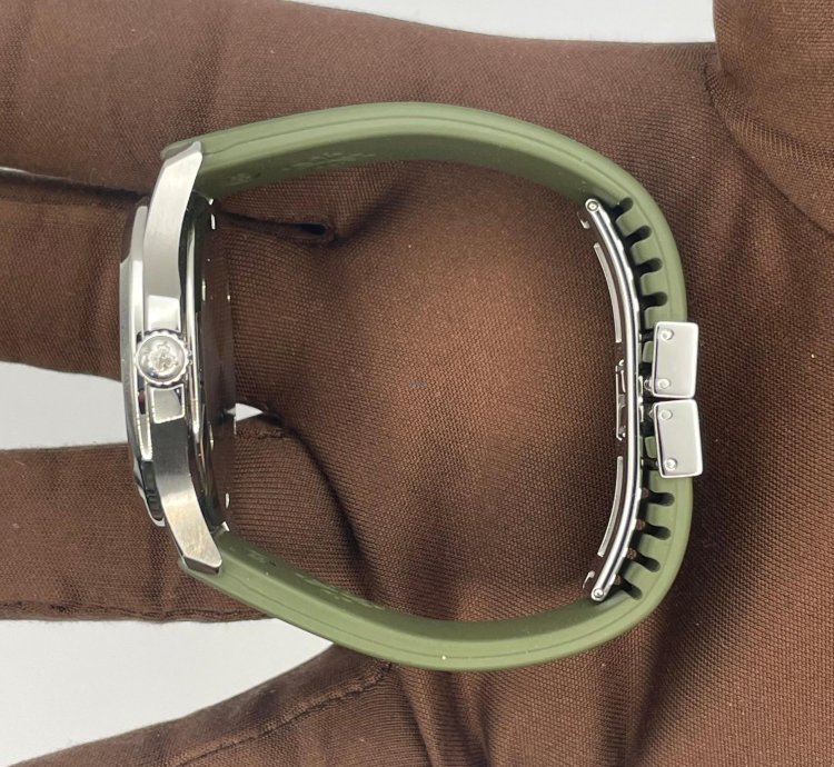 Patek Philippe Aquanaut Ladies Green Diamond Set 5067a-013