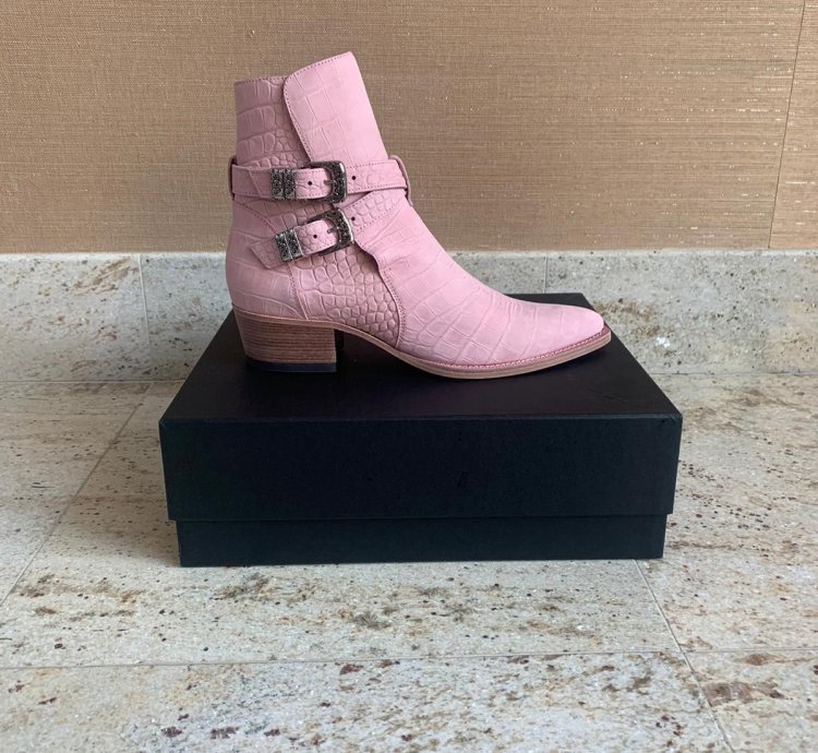 Embossed Crocodile Chain Boots