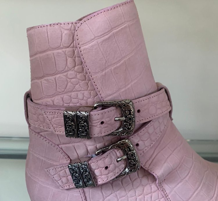 Embossed Crocodile Chain Boots