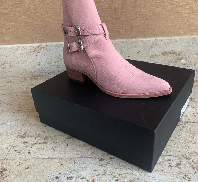 Embossed Crocodile Chain Boots