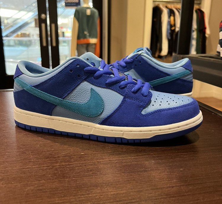 Nike Sb Dunk Low Blue Raspberry