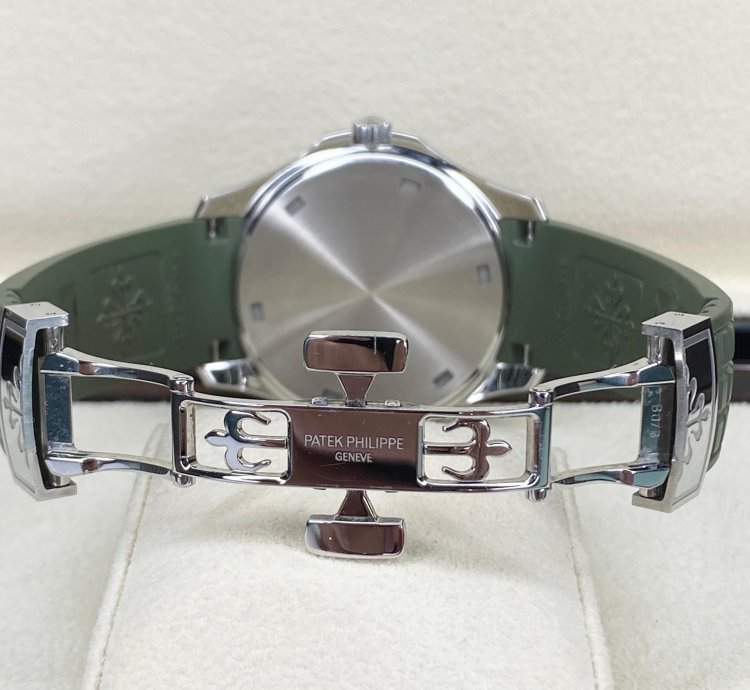 Patek Philippe Aquanaut Luce 09 2022 Fullset Extra Strap German Papers