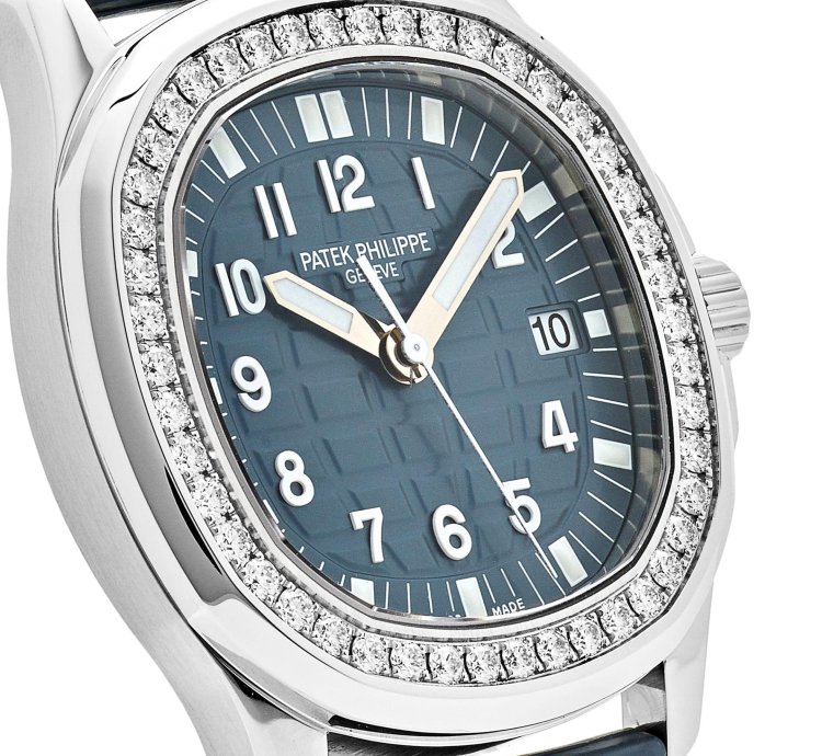 Patek Philippe Aquanaut Luce 5067a-025 Ladies Stainless Steel Blue Dial