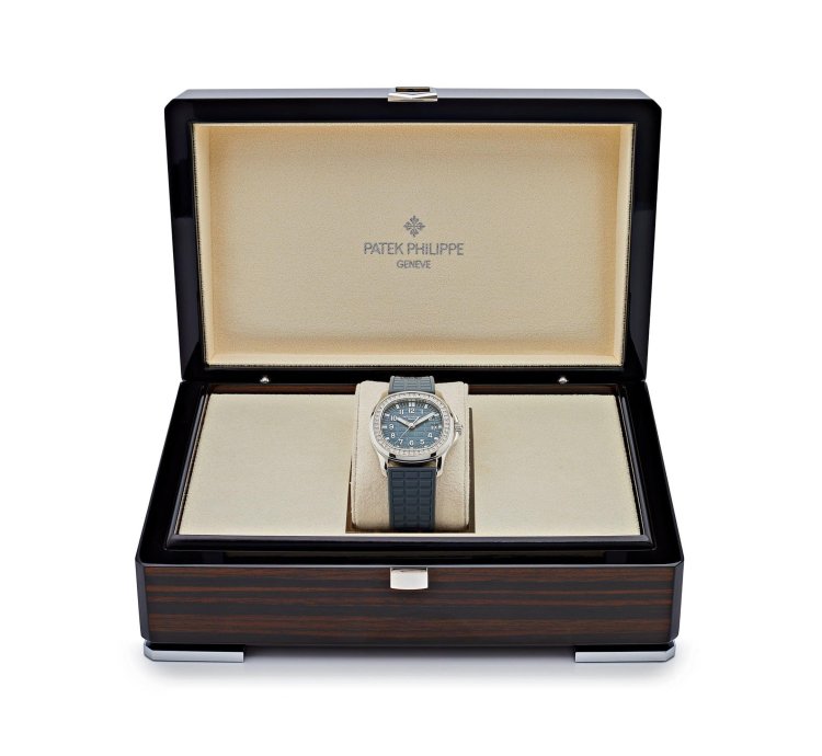 Patek Philippe Aquanaut Luce 5067a-025 Ladies Stainless Steel Blue Dial