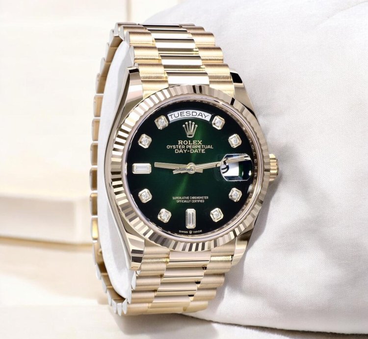 Rolex Day-date 36 18k Yellow Gold - Factory Green Diamond Dial Unworn 2022