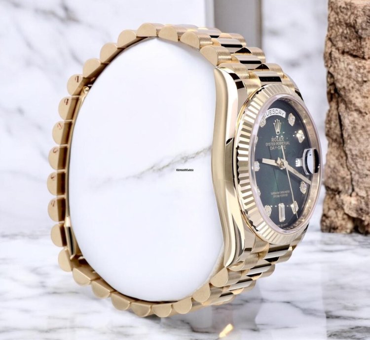 Rolex Day-date 36 18k Yellow Gold - Factory Green Diamond Dial Unworn 2022