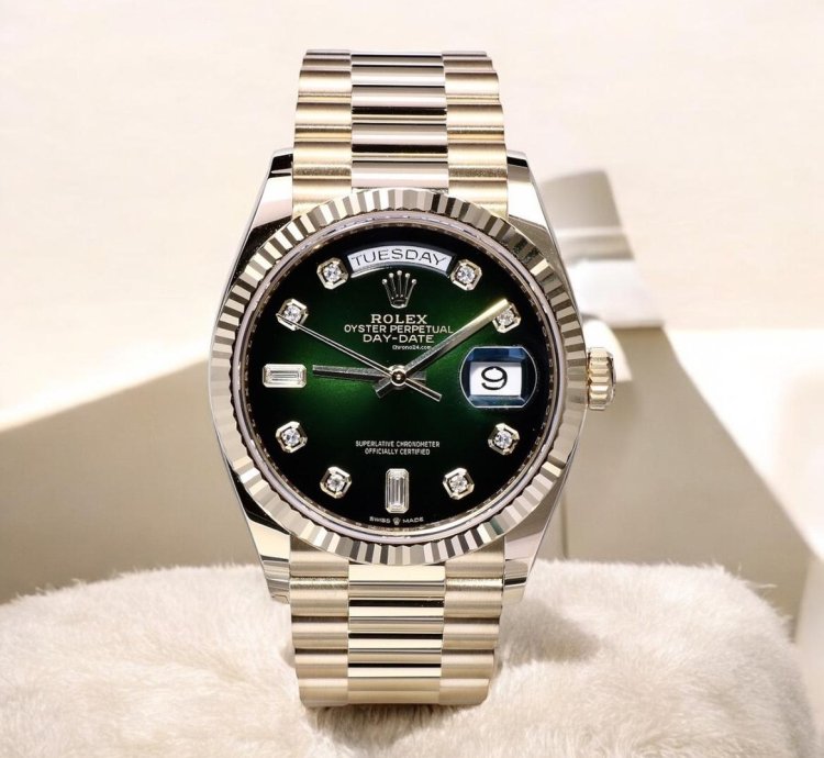 Rolex Day-date 36 18k Yellow Gold - Factory Green Diamond Dial Unworn 2022