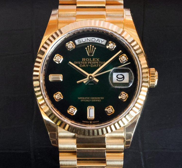Rolex Day-date 36 18k Yellow Gold 128238 Green Ombre Diamond Dial 2022 Unworn 36mm Full Set