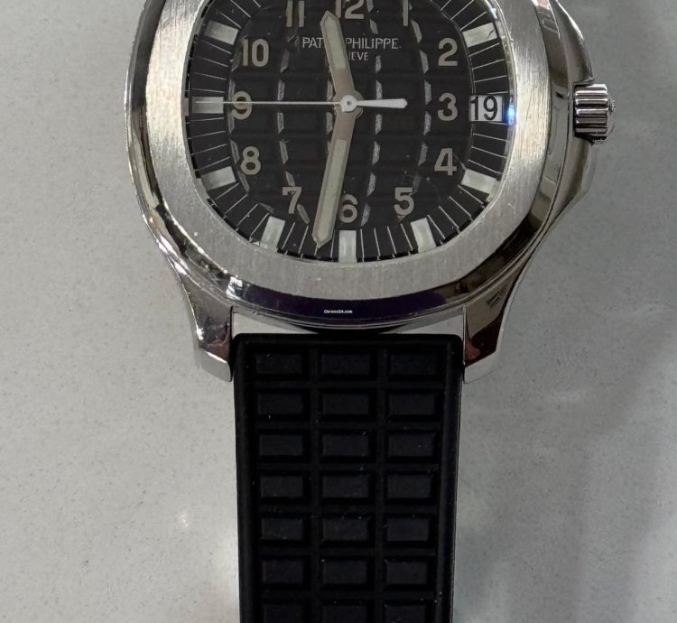 Patek Philippe Aquanaut One Owner Barely Used With Original Papers And Box