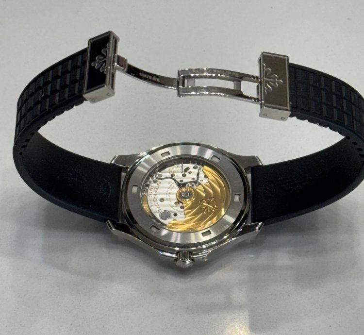 Patek Philippe Aquanaut One Owner Barely Used With Original Papers And Box