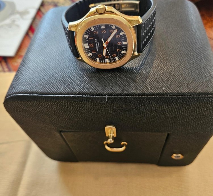 Patek Philippe Aquanaut Original Box And Papers
