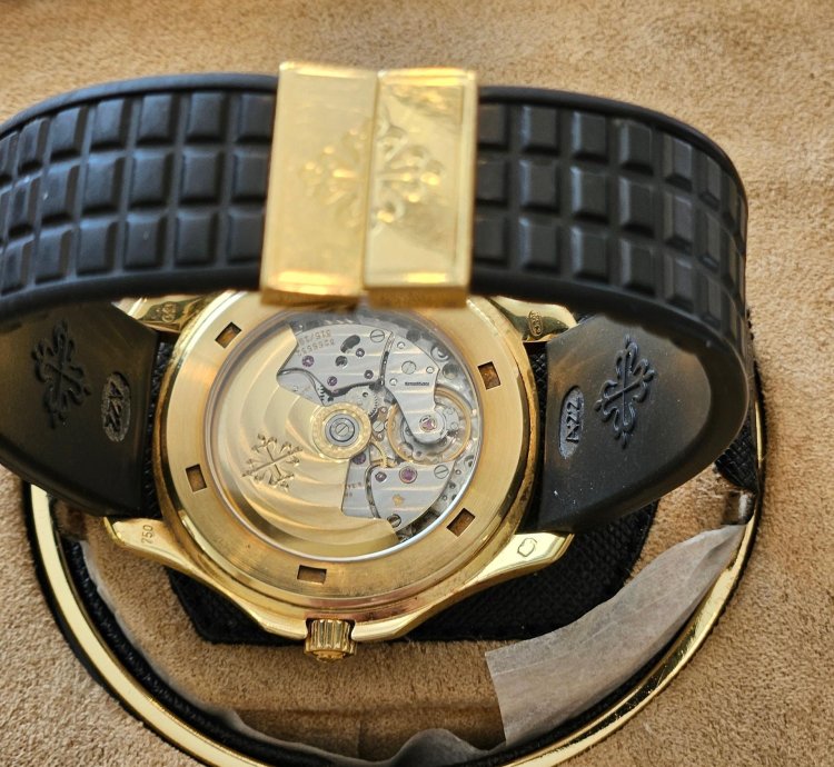 Patek Philippe Aquanaut Original Box And Papers