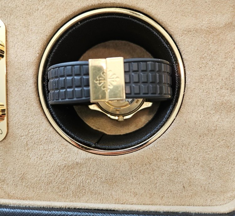 Patek Philippe Aquanaut Original Box And Papers
