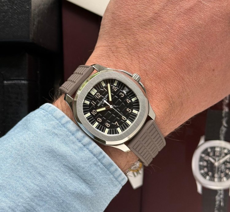 Patek Philippe Aquanaut Ref 5065 Full Set 2005 Serviced Mint
