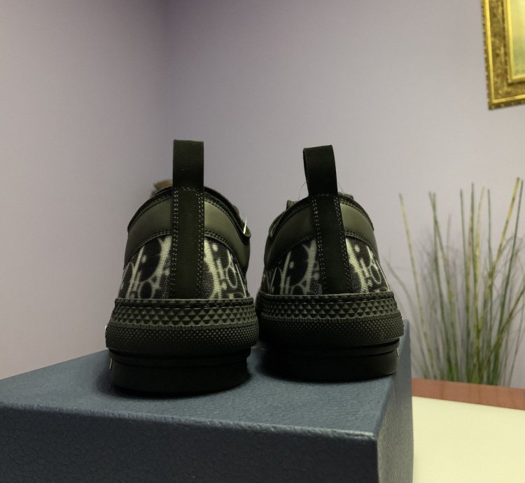 Fw 20 B23 Low Top Sneakers