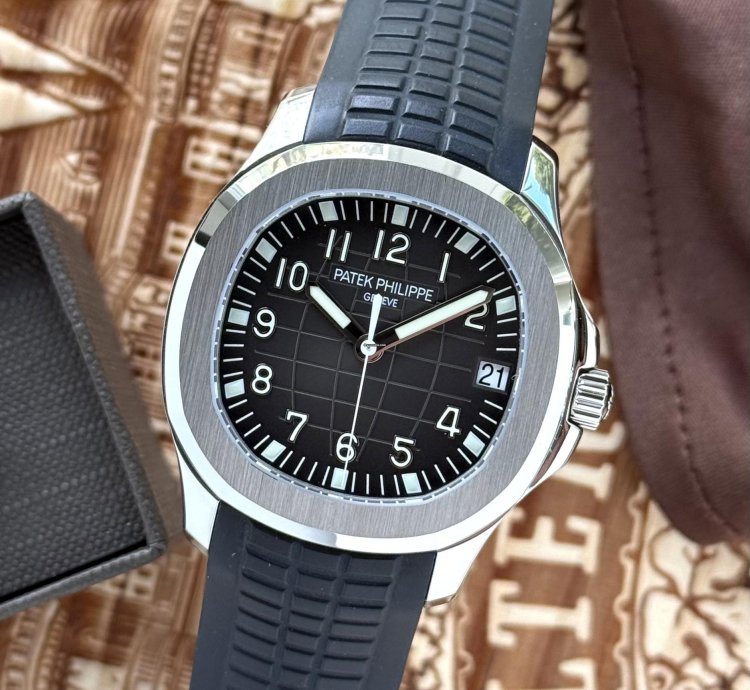 Patek Philippe Aquanaut Ref 5165 Patek Service 2008 Extract And Service Pouch Mint