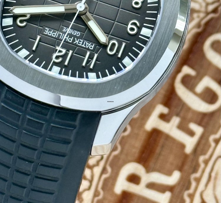 Patek Philippe Aquanaut Ref 5165 Patek Service 2008 Extract And Service Pouch Mint