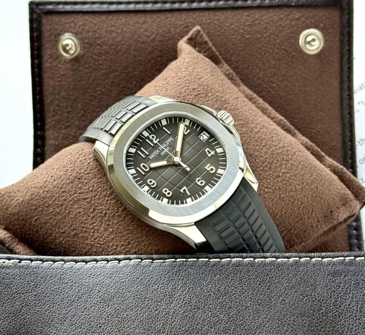 Patek Philippe Aquanaut Ref 5165 Patek Service 2008 Extract And Service Pouch Mint