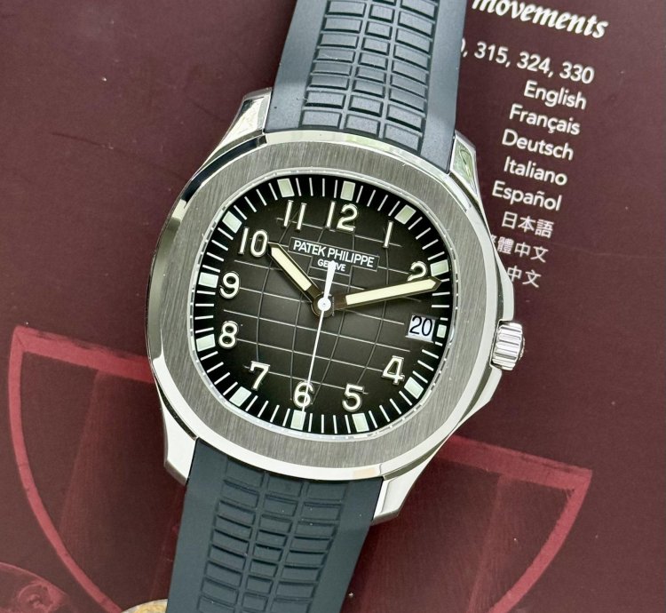 Patek Philippe Aquanaut Ref 5167 2008 Box And Extract Mint