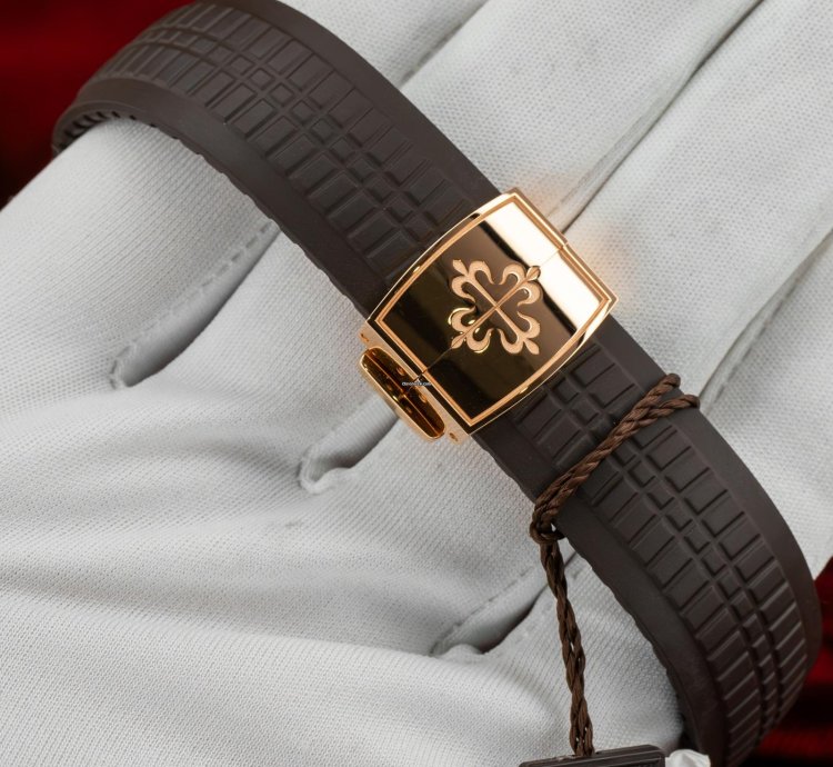 Patek Philippe Aquanaut Rose Gold Brown Dial 5164r Complete Set