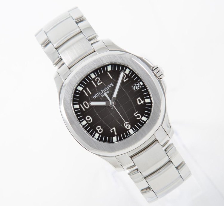 Patek Philippe Aquanaut Serviced 01 2020 Perfect Condition 1st Hand Watch Box Papers