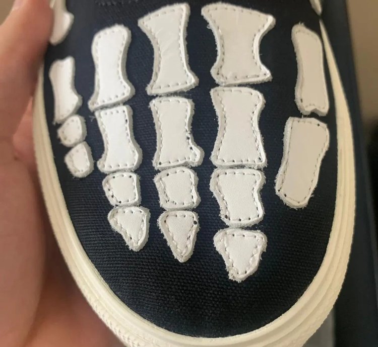 Low Top Skeleton Sneaker In Black Red