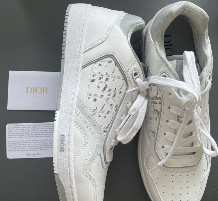 Low-top Sneaker