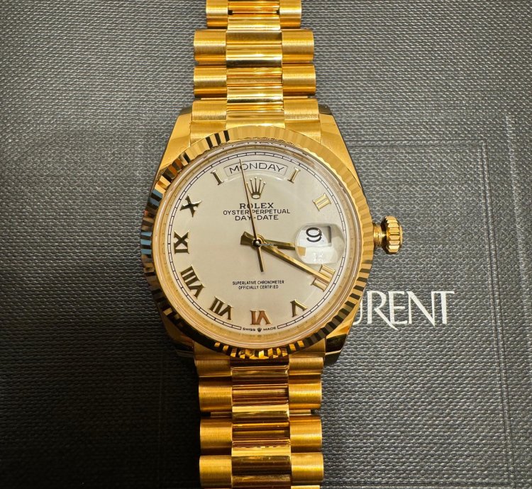 Rolex Day-date 36 36mm Gold White Face Roman Numbers