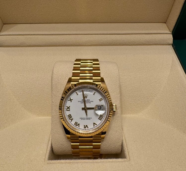Rolex Day-date 36 36mm Gold White Face Roman Numbers