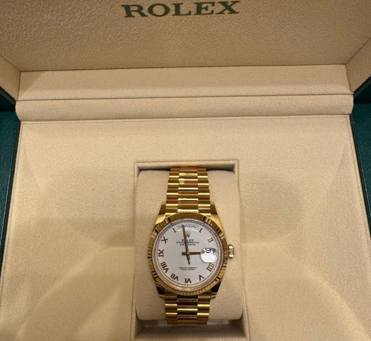 Rolex Day-date 36 36mm Gold White Face Roman Numbers