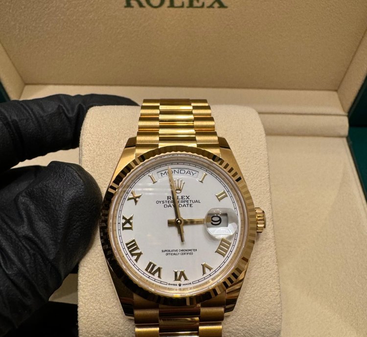 Rolex Day-date 36 36mm Gold White Face Roman Numbers