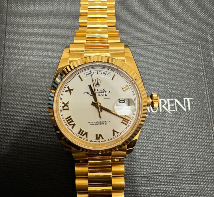 Rolex Day-date 36 36mm Gold White Face Roman Numbers