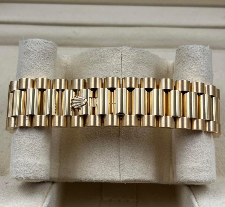 Rolex Day-date 36 36mm Green Ombre Diamond Dial Yellow Gold Bracelet 128238 Unworn 2023