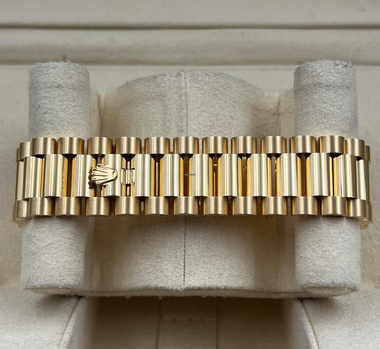 Rolex Day-date 36 36mm Mother Of Pearl Dial Yellow Gold Bracelet 128238 Unworn 2023