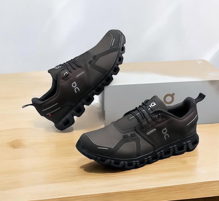 On Cloud 6 Waterproof White Thorn Black