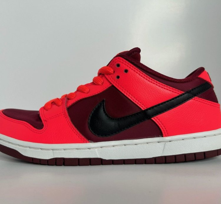 Nike Sb Dunk Low Laser Crimson