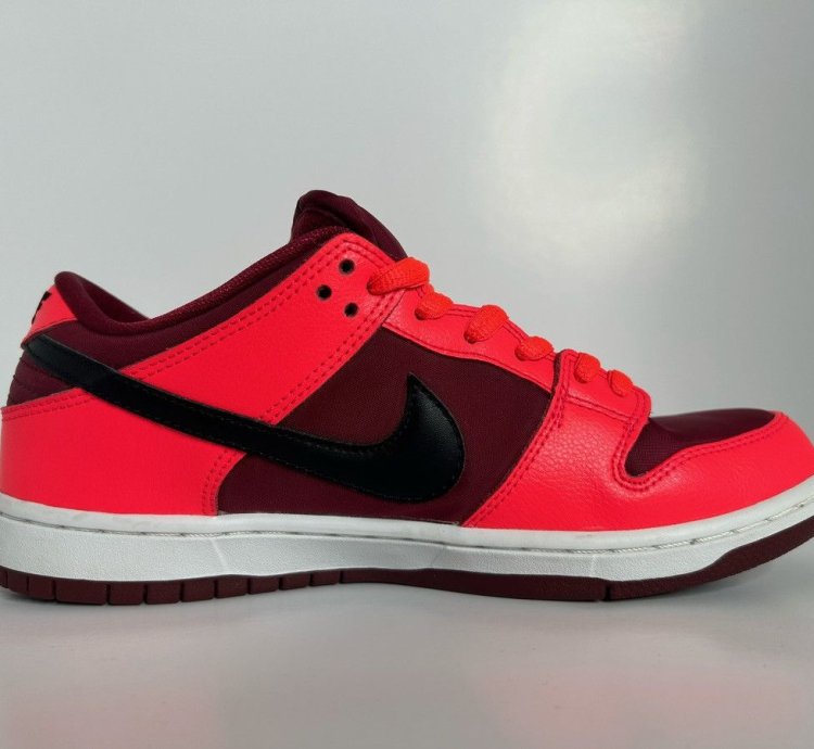 Nike Sb Dunk Low Laser Crimson